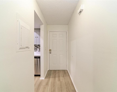7237 Cloister Drive - Photo Thumbnail 4