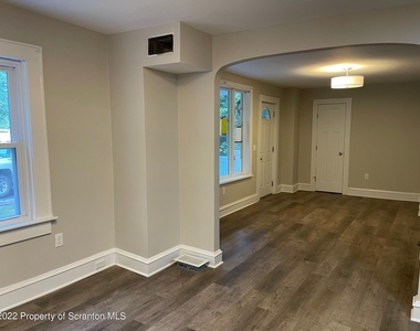 1833 S Webster Avenue - Photo Thumbnail 14