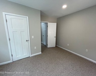 1833 S Webster Avenue - Photo Thumbnail 12