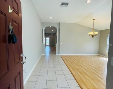 1822 Raven Glen Drive - Photo Thumbnail 4