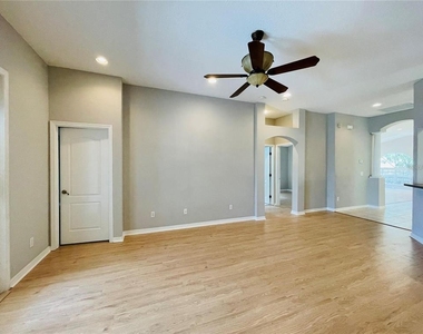 1822 Raven Glen Drive - Photo Thumbnail 13