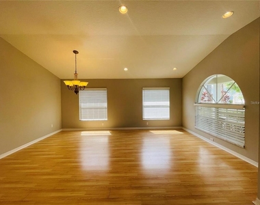 1822 Raven Glen Drive - Photo Thumbnail 5