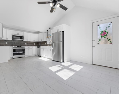 830 Gilly Avenue - Photo Thumbnail 4