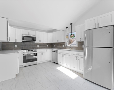 830 Gilly Avenue - Photo Thumbnail 3