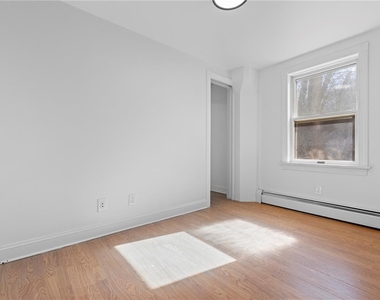 830 Gilly Avenue - Photo Thumbnail 10