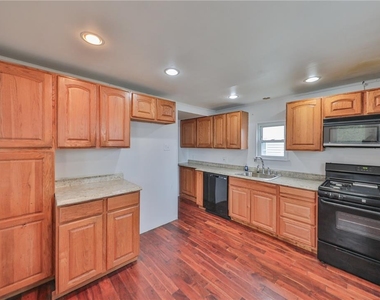 303 W Lincoln Street - Photo Thumbnail 16