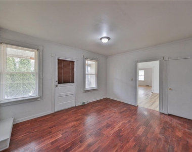 303 W Lincoln Street - Photo Thumbnail 12