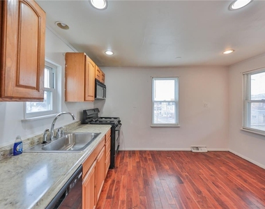 303 W Lincoln Street - Photo Thumbnail 14