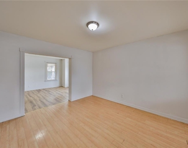 303 W Lincoln Street - Photo Thumbnail 7