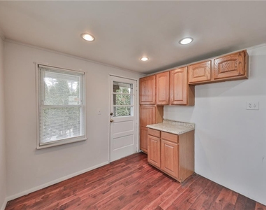 303 W Lincoln Street - Photo Thumbnail 15