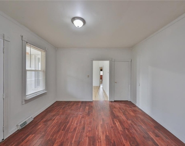 303 W Lincoln Street - Photo Thumbnail 11