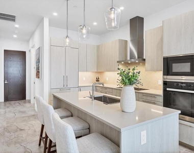 33 S Palm Avenue - Photo Thumbnail 4