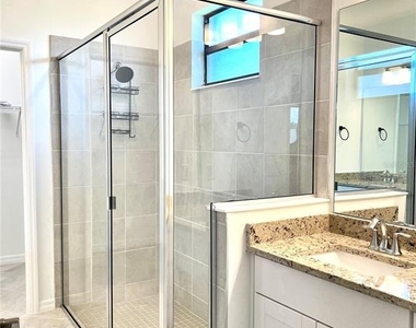 2104 Bonito Way - Photo Thumbnail 11