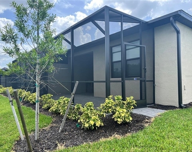 2104 Bonito Way - Photo Thumbnail 16