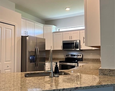 2104 Bonito Way - Photo Thumbnail 7