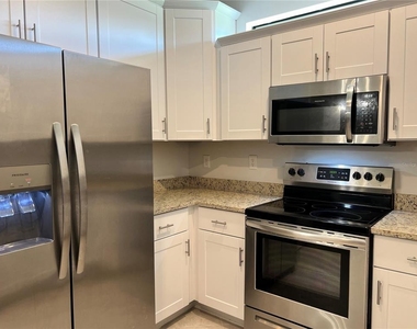 2104 Bonito Way - Photo Thumbnail 8