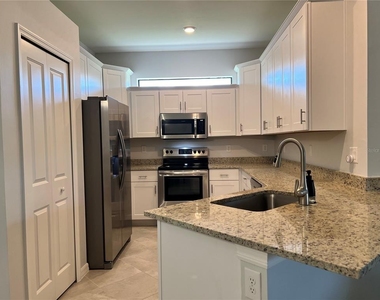 2104 Bonito Way - Photo Thumbnail 5