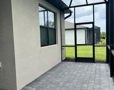 2104 Bonito Way - Photo Thumbnail 15