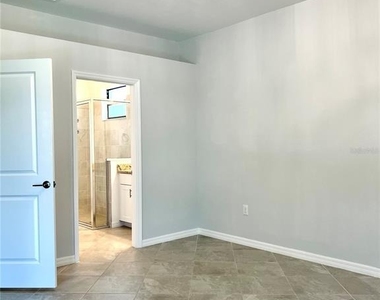2104 Bonito Way - Photo Thumbnail 9