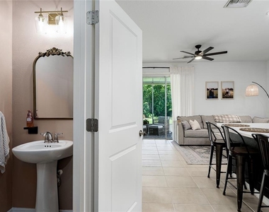 10348 Oakside Drive - Photo Thumbnail 7