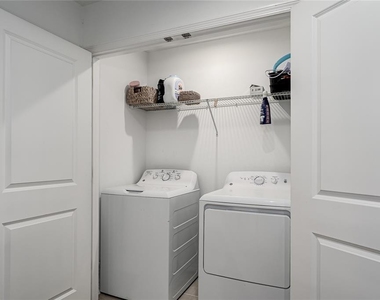 10348 Oakside Drive - Photo Thumbnail 9