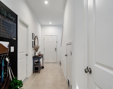 10348 Oakside Drive - Photo Thumbnail 8