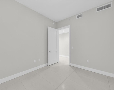 275 1st Avenue S - Photo Thumbnail 28