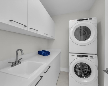 275 1st Avenue S - Photo Thumbnail 35