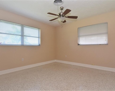 6611 Colonial Drive - Photo Thumbnail 7