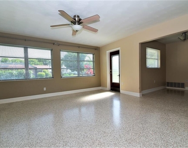 6611 Colonial Drive - Photo Thumbnail 5