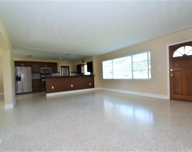 6611 Colonial Drive - Photo Thumbnail 6