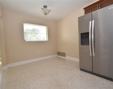 6611 Colonial Drive - Photo Thumbnail 4