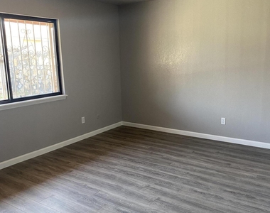 10801 Jack Fleck Drive - Photo Thumbnail 5
