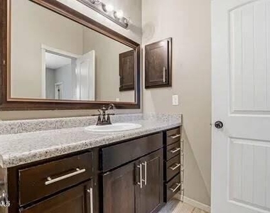 456 Prime Desert Drive - Photo Thumbnail 28