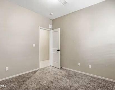 456 Prime Desert Drive - Photo Thumbnail 22