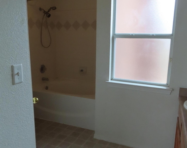 12860 Tierra Lince Drive - Photo Thumbnail 9