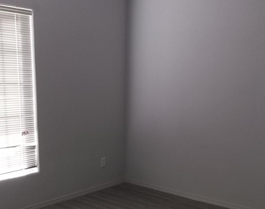 612 Natasha Place - Photo Thumbnail 14