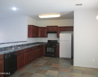 612 Natasha Place - Photo Thumbnail 5