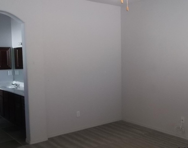 612 Natasha Place - Photo Thumbnail 9