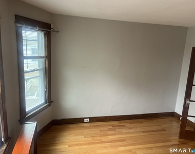 105 Wentworth Street - Photo Thumbnail 8