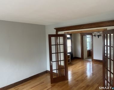 105 Wentworth Street - Photo Thumbnail 7