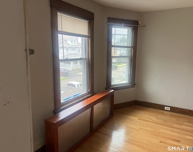 105 Wentworth Street - Photo Thumbnail 11