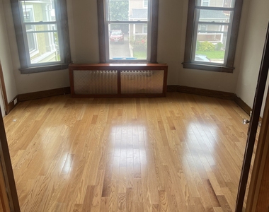105 Wentworth Street - Photo Thumbnail 4