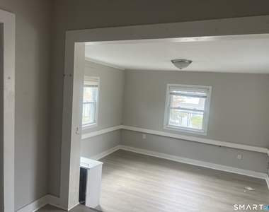 105 Wentworth Street - Photo Thumbnail 14