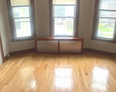 105 Wentworth Street - Photo Thumbnail 3