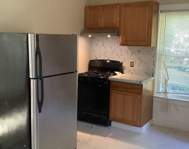 10 Burritt Avenue - Photo Thumbnail 12