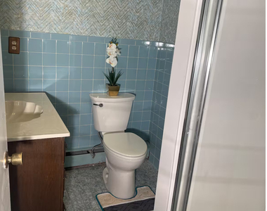 61 Shepard Avenue - Photo Thumbnail 5