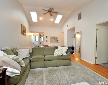 30 Simsbury Landing - Photo Thumbnail 27