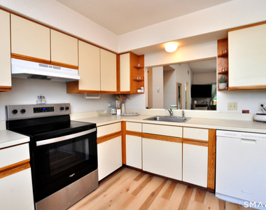 30 Simsbury Landing - Photo Thumbnail 9