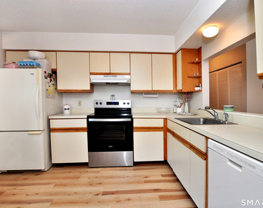 30 Simsbury Landing - Photo Thumbnail 7